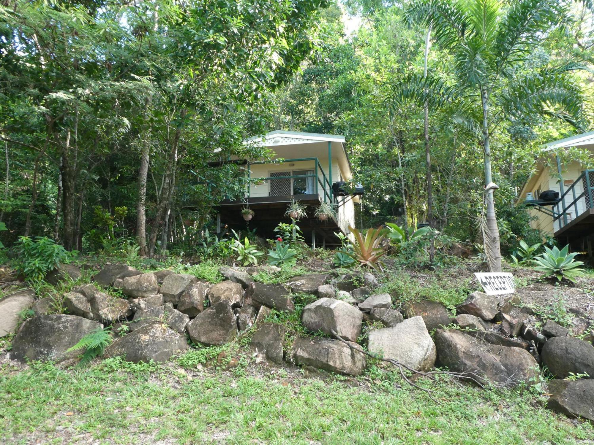 Vista Hinchinbrook Aparthotel Cardwell Exterior photo